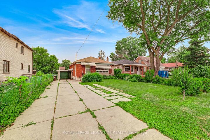 Property Photo: 1085 Pharmacy Avenue ON M1R 2H2
