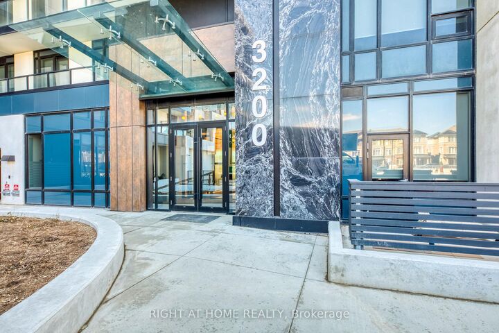 Property Photo:  3200 William Coltson Avenue 521  ON L6H 7W6 
