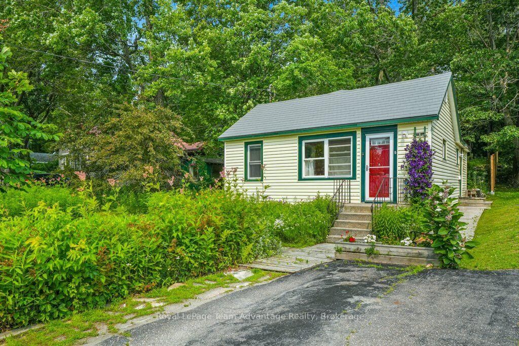 Property Photo: 5 Georgina Street ON P2A 2C9