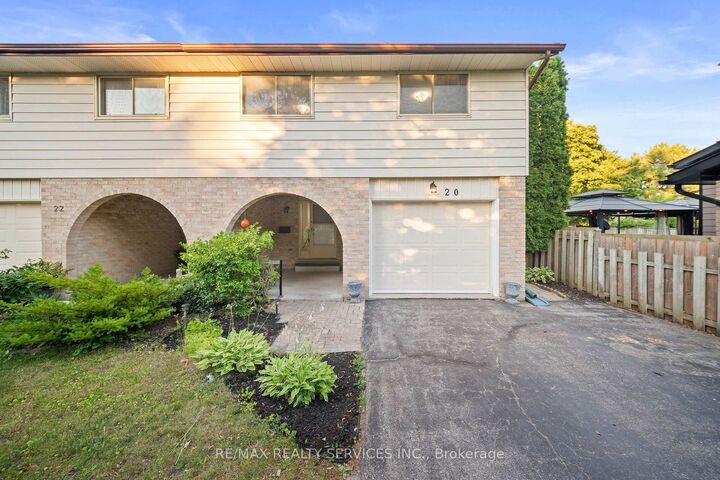 Property Photo: 20 Highcroft Court ON N2E 2N9
