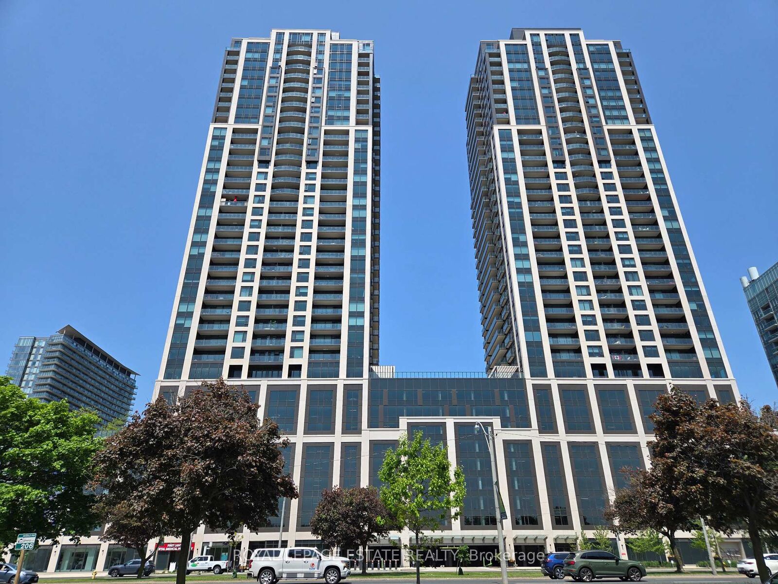 Property Photo: 1928 Lake Shore Boulevard W 1608 ON M6S 0B1