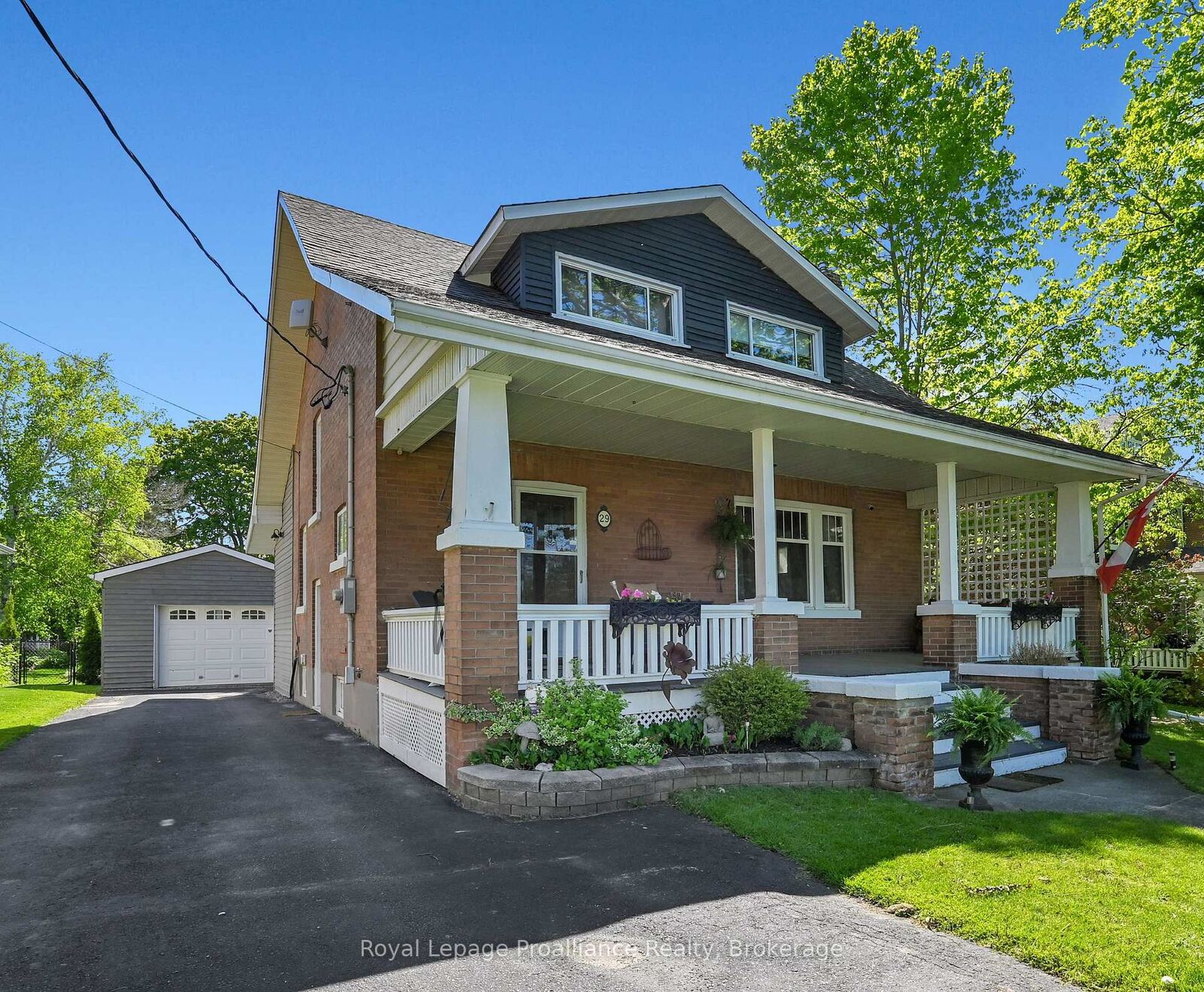 Property Photo:  29 Division Street  ON K0K 1S0 