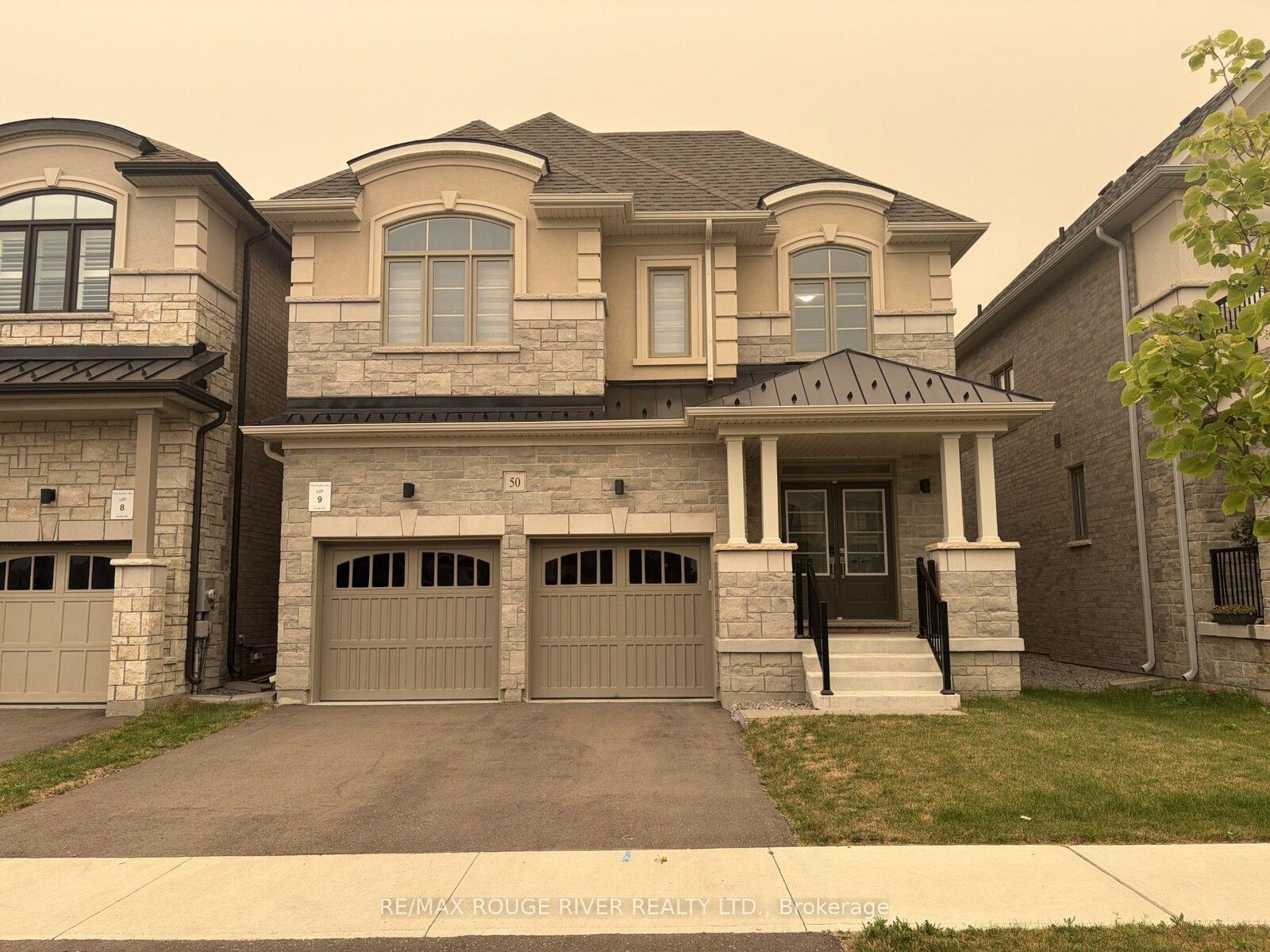 Photo de la propriété:  50 Ed Ewert Avenue  ON L1B 1G9 