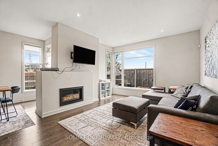 Property Photo: 114 Larimar Circle ON K1X 0B7