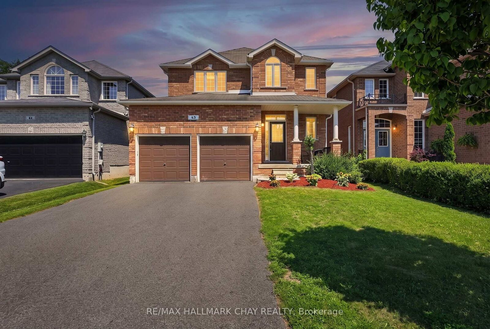 Property Photo:  43 Graihawk Drive  ON L4N 6G7 