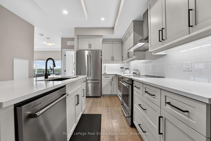 Property Photo: 71 Wyndham Street S 612 ON N1E 0T7
