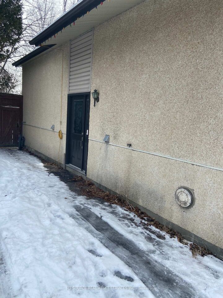 Property Photo:  122 Rothesay Drive  ON K2L 1P1 