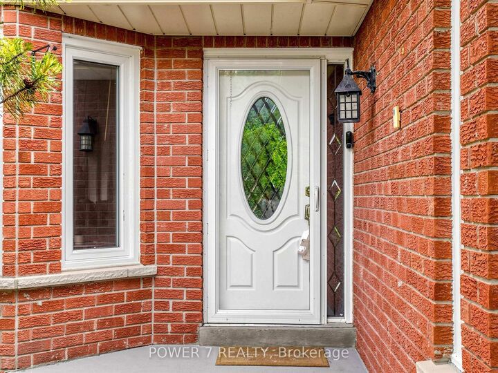Property Photo: 71 Canterbury Court ON L4C 8E7