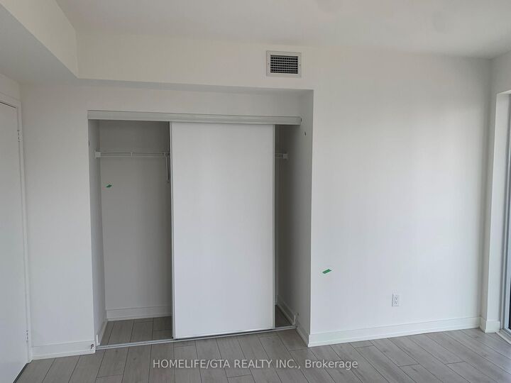 Property Photo:  2033 Kennedy Road 2006  ON M1T 0V9 