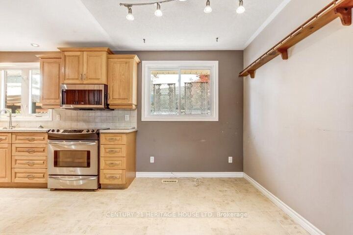 Property Photo: 63 Confederation Drive ON N5P 3P3