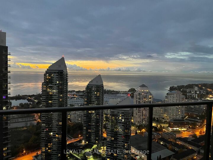 Property Photo:  36 Parklawn Road 4210  ON M8Y 3H8 