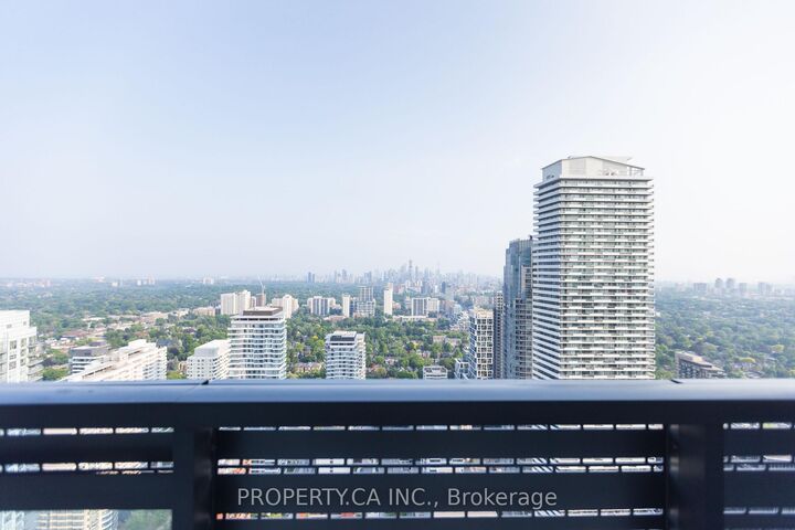 Property Photo: 39 Roehampton Avenue 4304 ON M4P 0G1