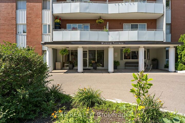 Property Photo: 2485 Woking Crescent 403 ON L5K 1Z6