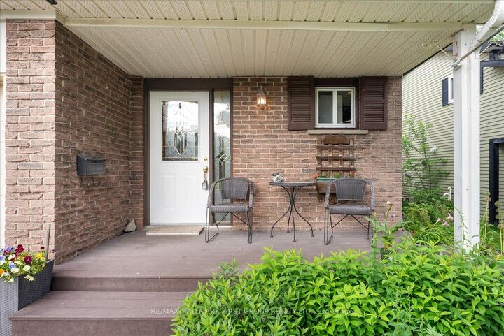 Photo de la propriété:  100 Martin Road  ON L1C 3N4 