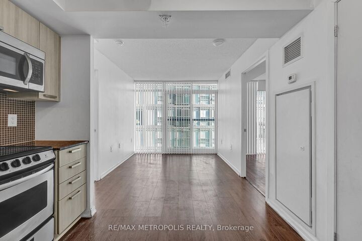 Property Photo: 36 Lisgar Street 1902W ON M6J 0C7