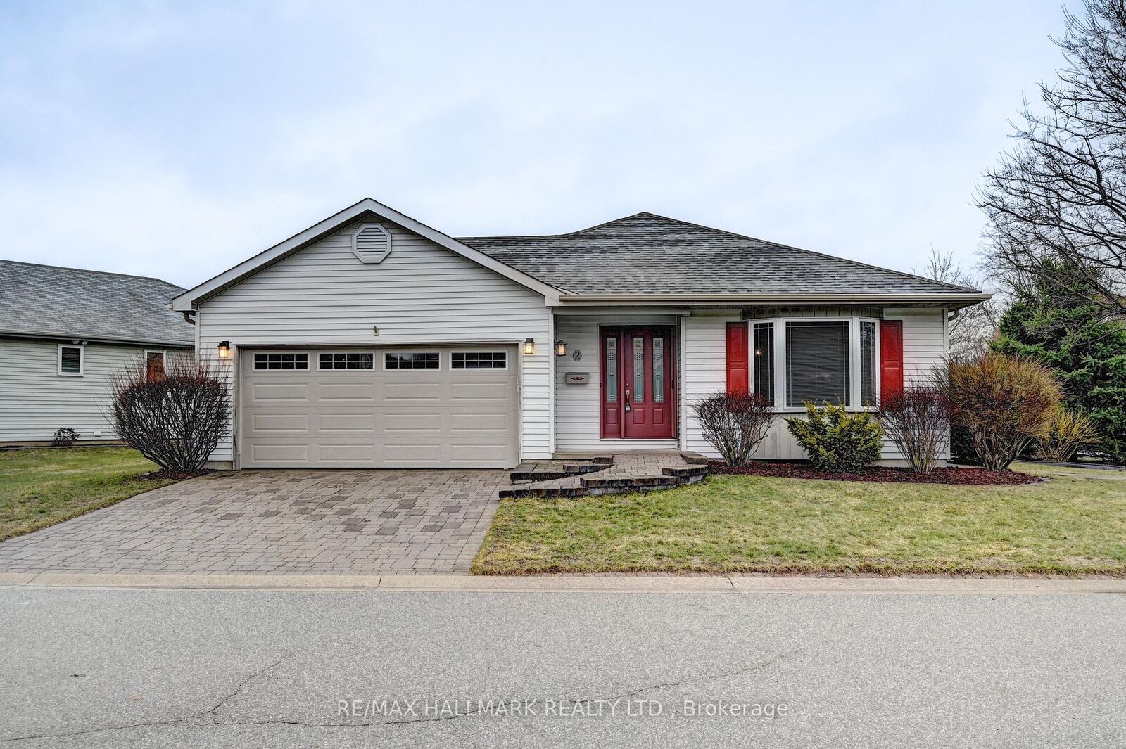 Property Photo: 2 Brasher Drive ON N4G 5T2