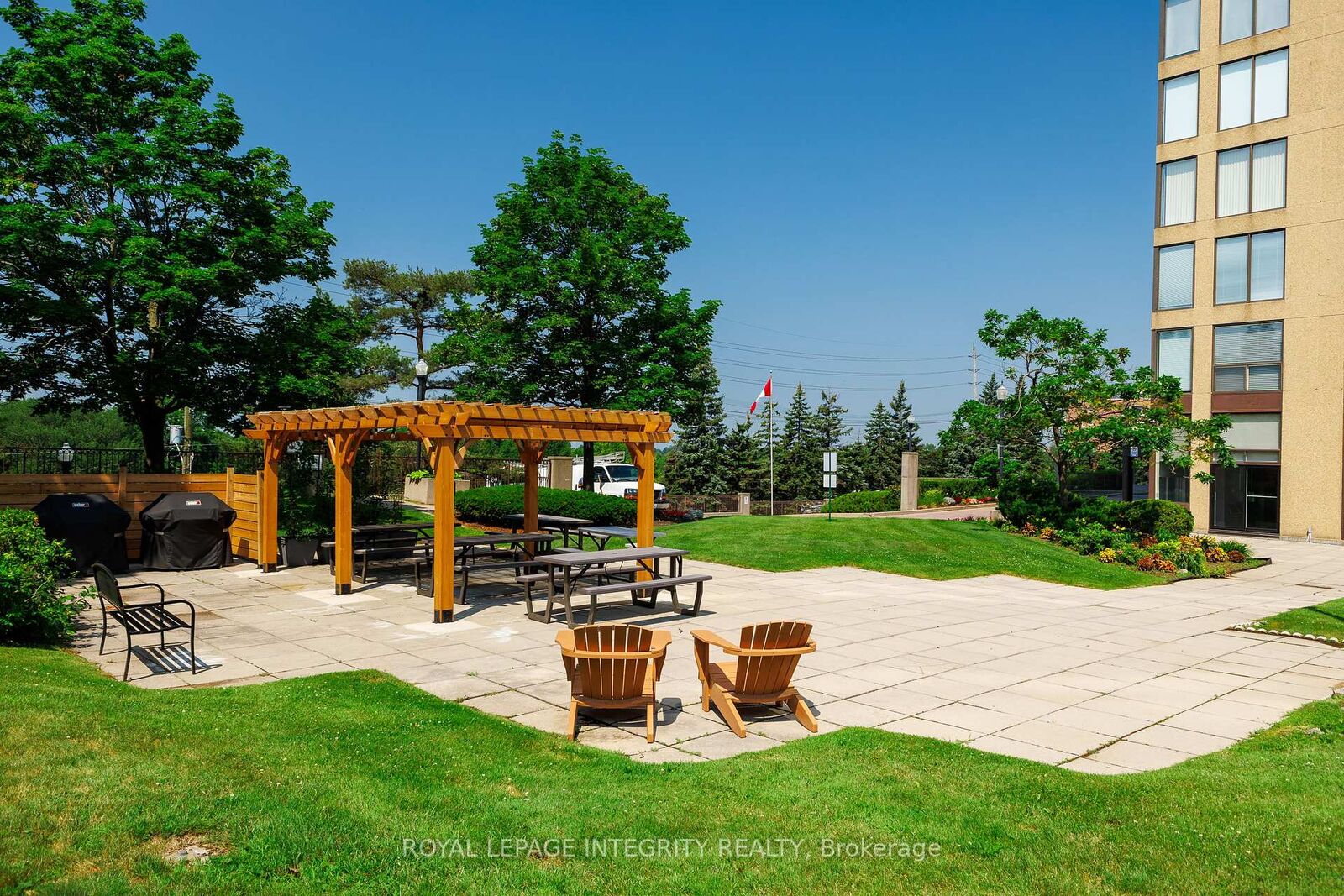 Property Photo:  545 St Laurent Boulevard 1207  ON K1K 4H9 