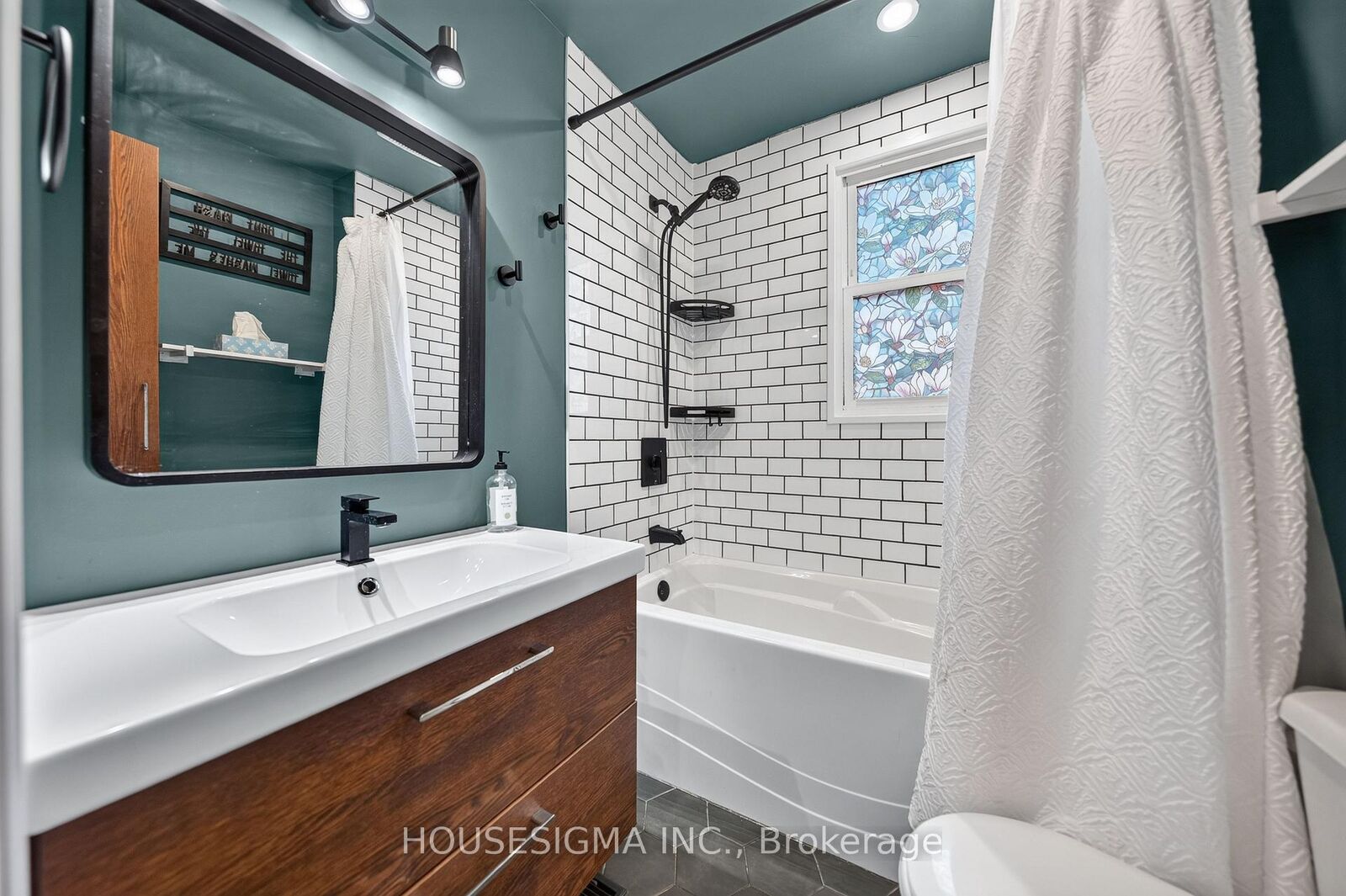 Photo de la propriété:  621 Tate Avenue  ON L8H 6L4 