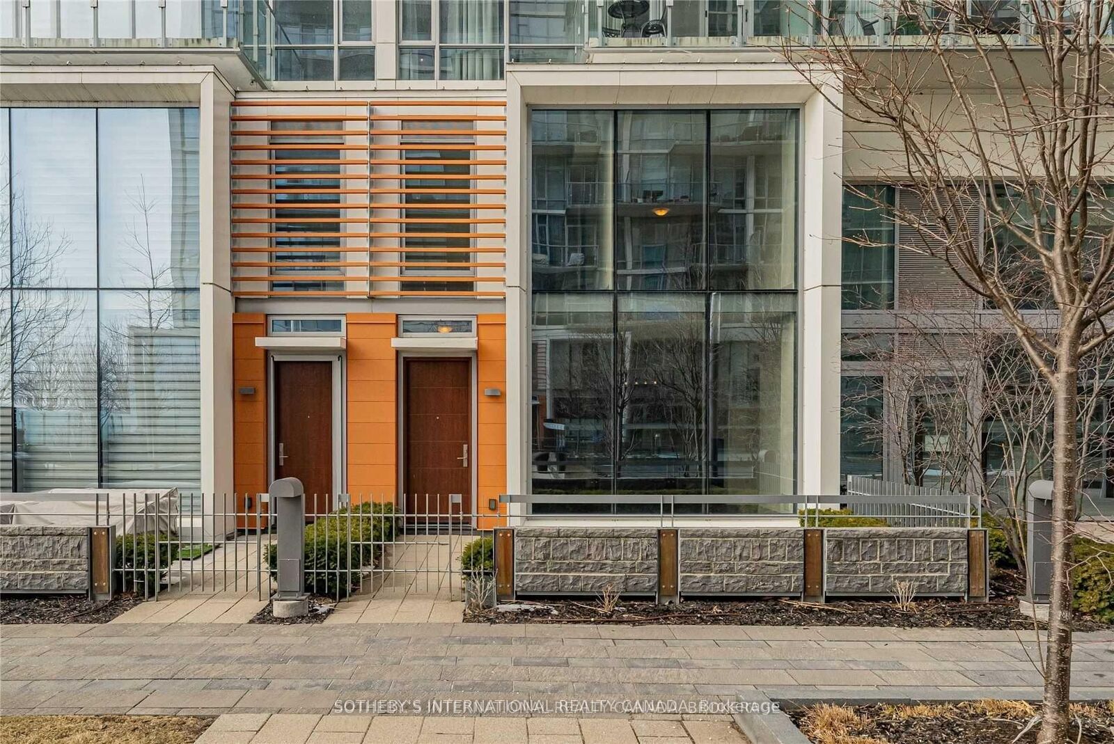 Property Photo:  29 Queens Quay E Th-113  ON M5E 0A4 