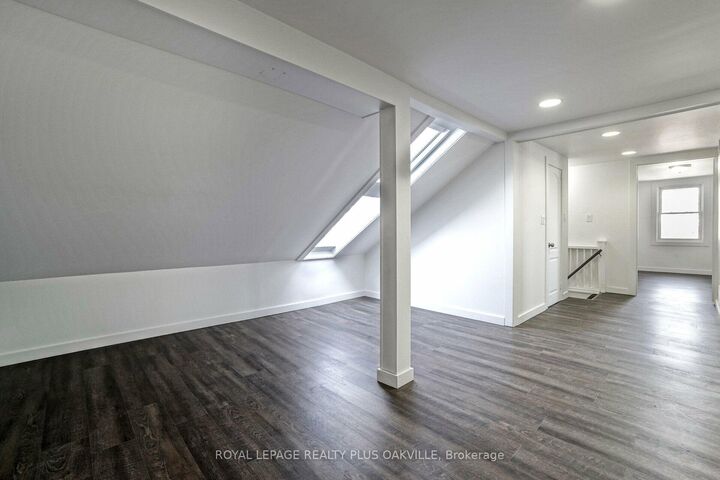 Property Photo:  564 Lyons Lane 2  ON L6J 2Y1 