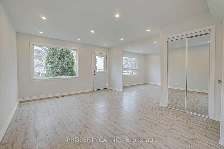 Property Photo: 39 Farrell Avenue ON M2R 1C7