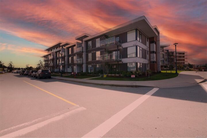950 Whirlaway Cres #318 — photo 1