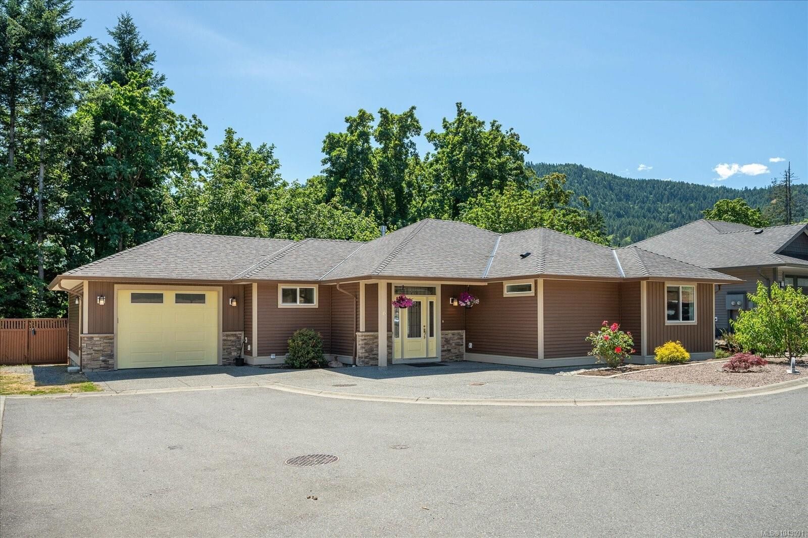 Property Photo: 313 Holland Creek Pl #6 BC V9G 1T6