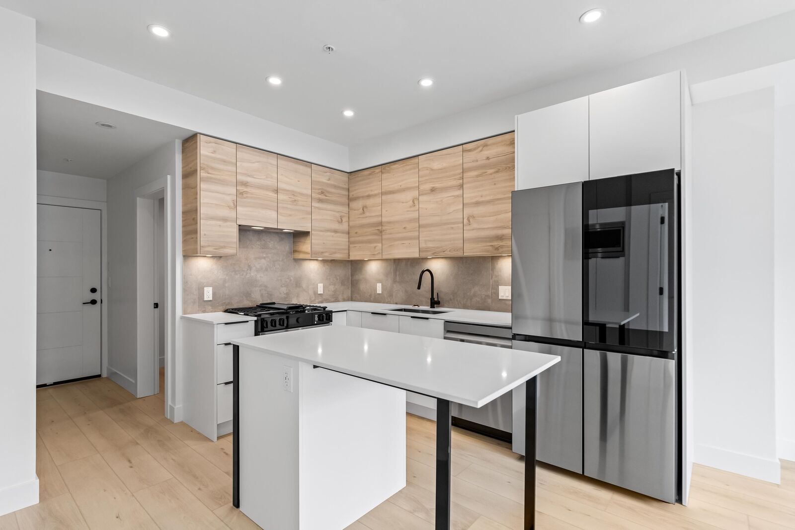 Property Photo: 30494 Cardinal Avenue 106 BC V2T 0M1
