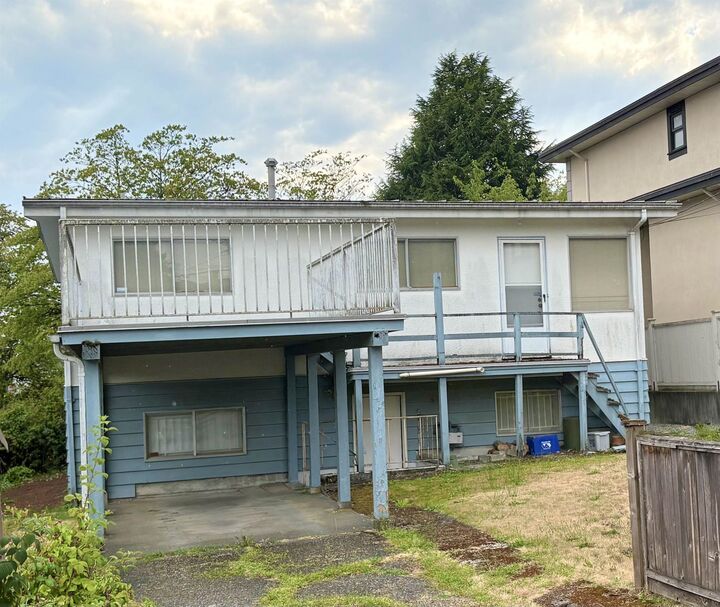 Property Photo: 2635 Bobolink Avenue BC V5S 2G1