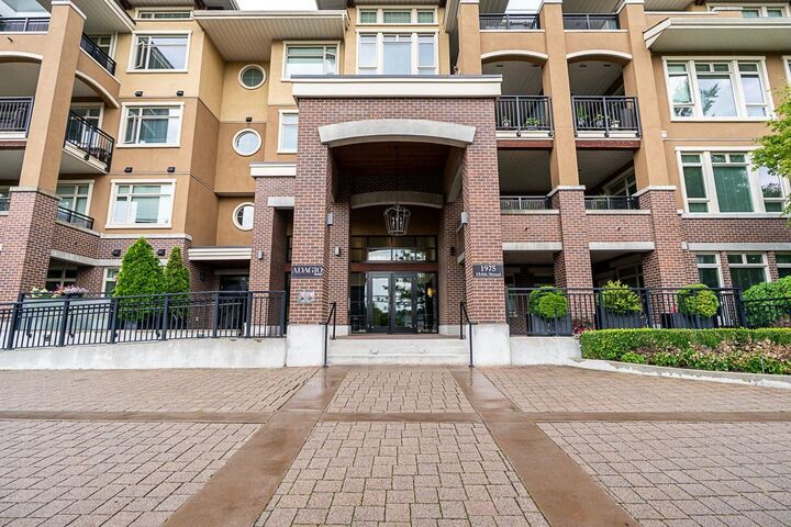 Property Photo: 1975 154 Street 304 BC V4A 4S2