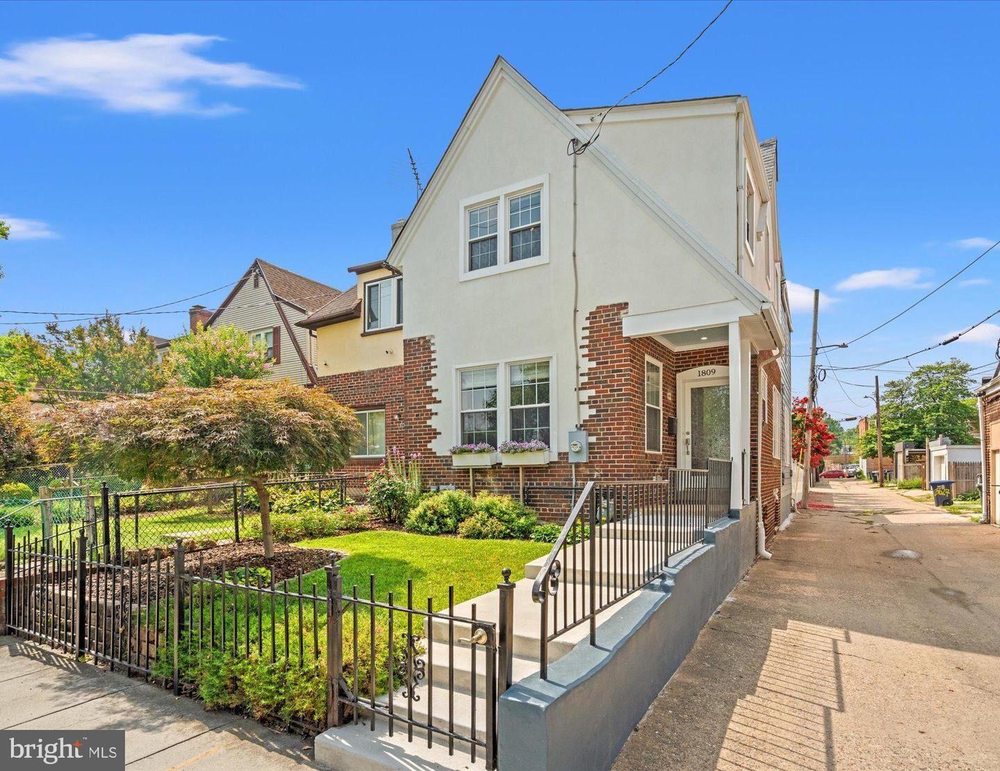 Property Photo: 1809 Otis Street NE DC 20018