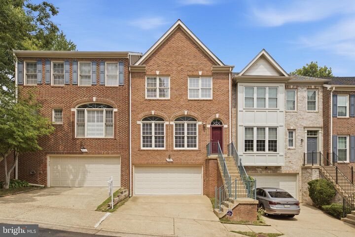 Property Photo: 2715 Pembsly Drive VA 22181