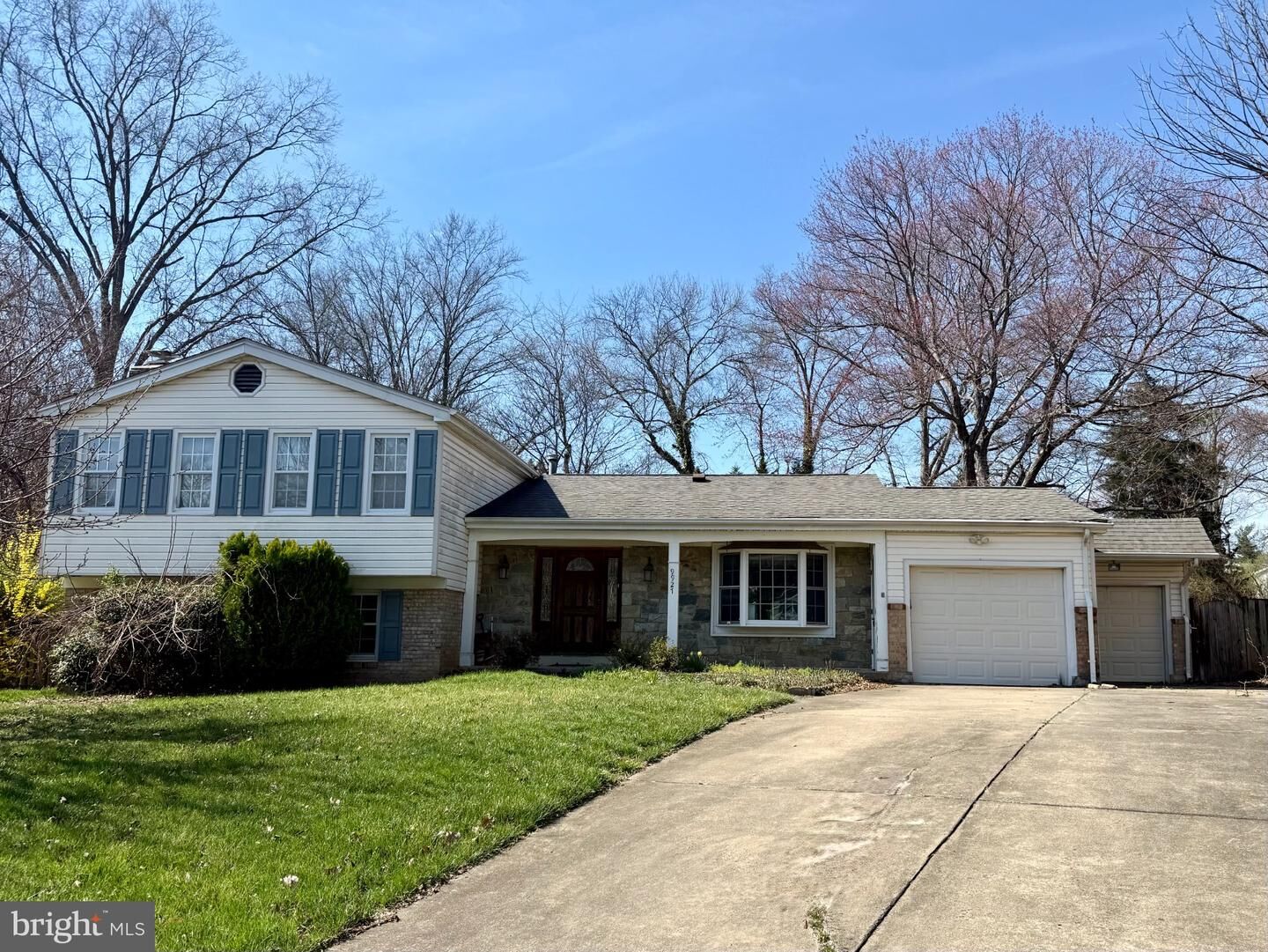 Property Photo: 9927 Barnsbury Court VA 22031