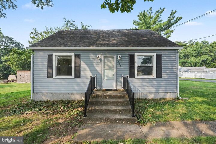 Property Photo: 302 E Chatham Street VA 22405