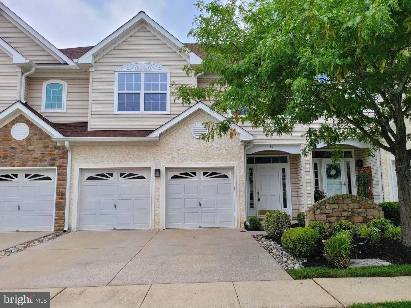 Property Photo: 35 Tudor Court NJ 08053
