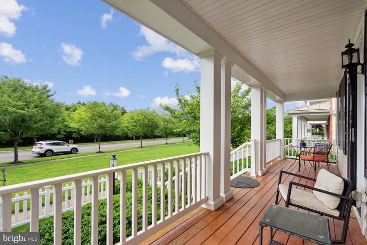 Property Photo: 42538 Neighborly Lane VA 20152