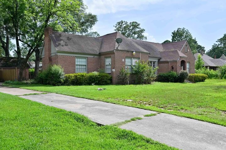 Property Photo: 1300 W 28th Avenue AR 71603
