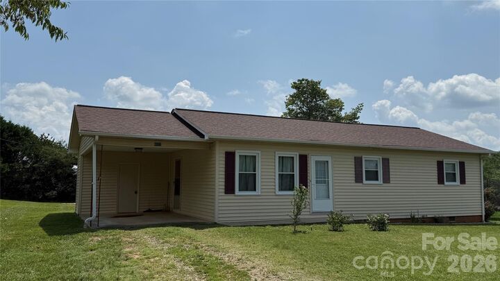 Property Photo: 4072 Beach Road NC 28638
