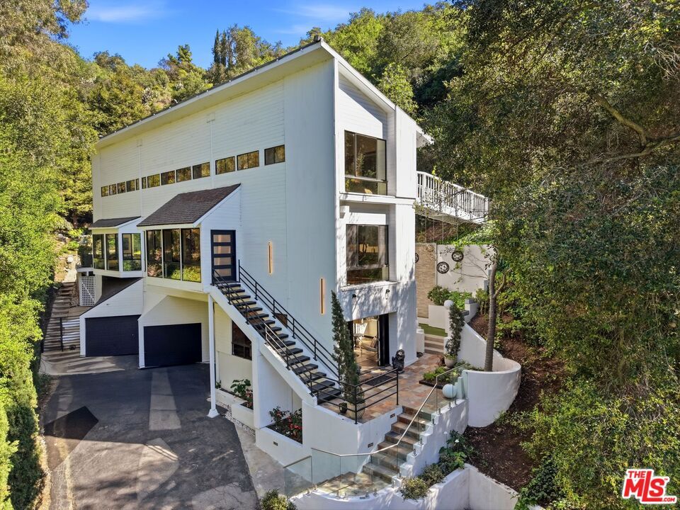 Property Photo: 2350 Benedict Canyon Dr CA 90210