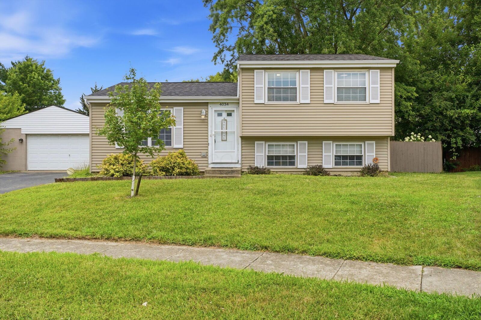 Property Photo:  4034 Deer Lake Way  OH 43204 