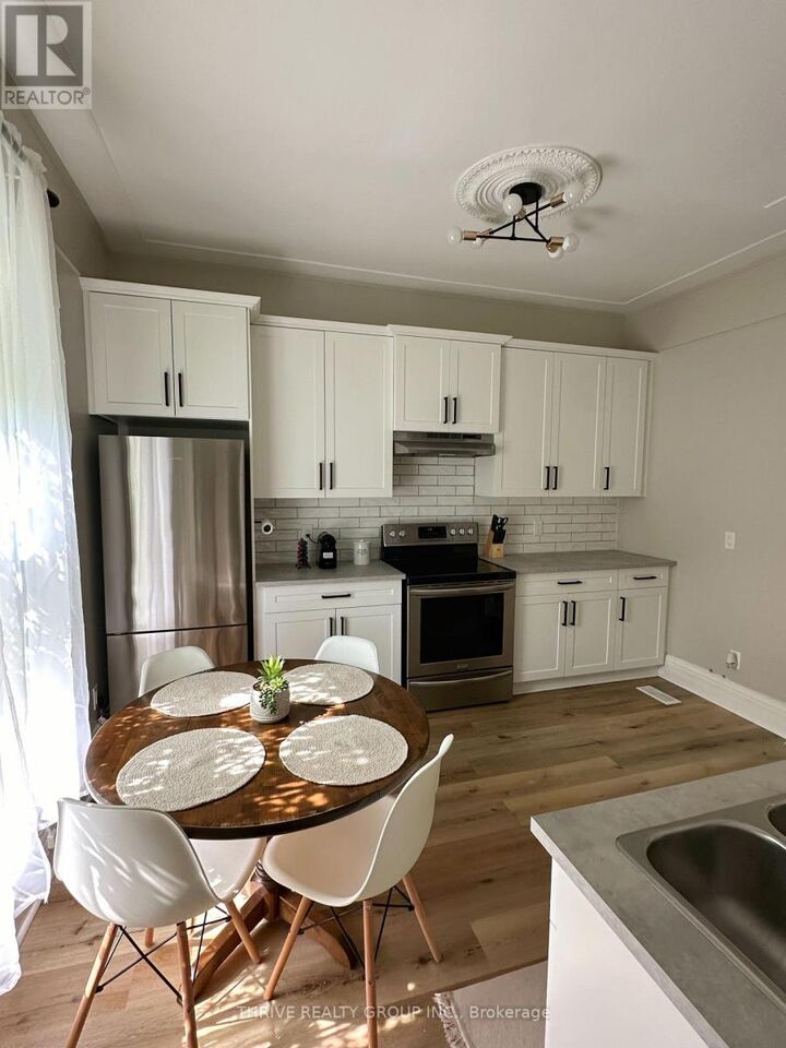 Property Photo: 369 Maitland Street Upper ON N6B 2Y9