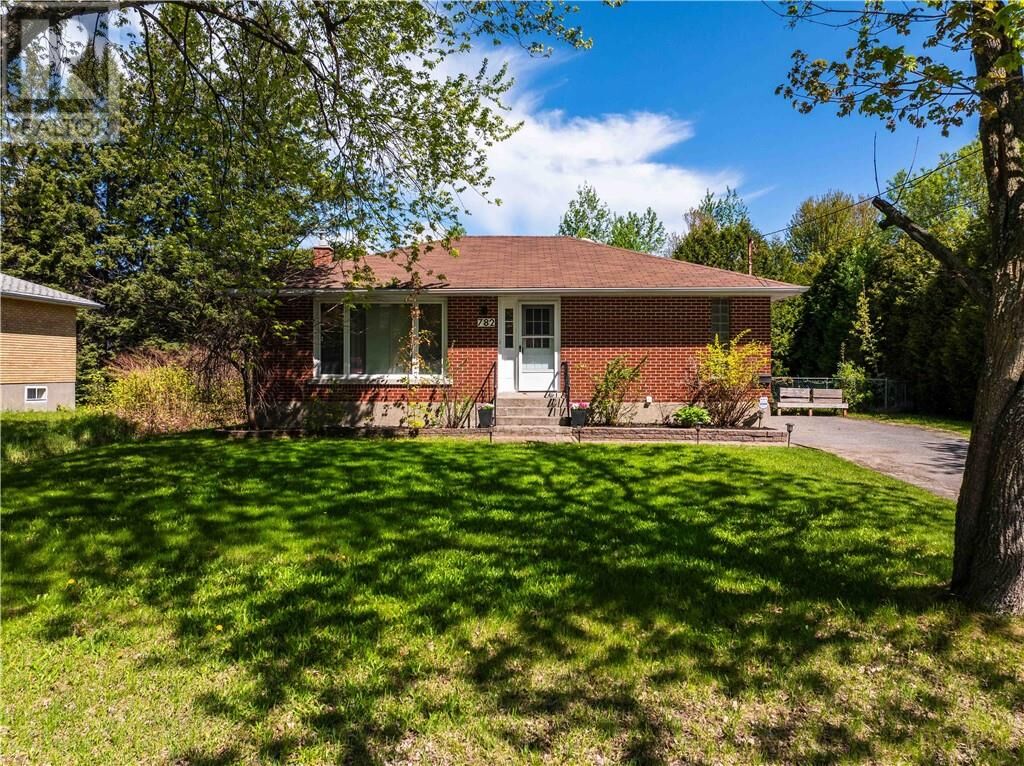 Property Photo: 782 Robinson Drive ON P3E 2J3