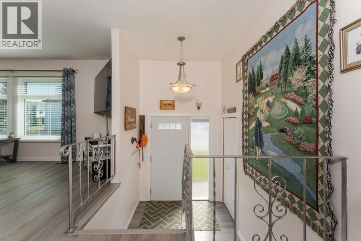 Property Photo:  901 Vedder Crescent  BC V2M 3T1 