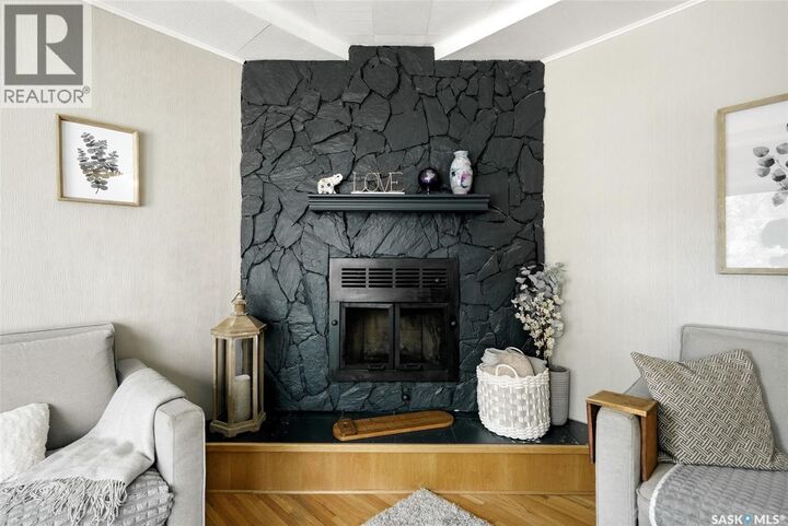 Property Photo:  408 Mullin Avenue E  SK S4N 1C7 