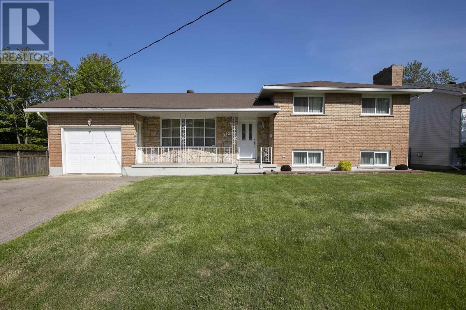 Property Photo: 2134 Queen St ON P6A 5T7