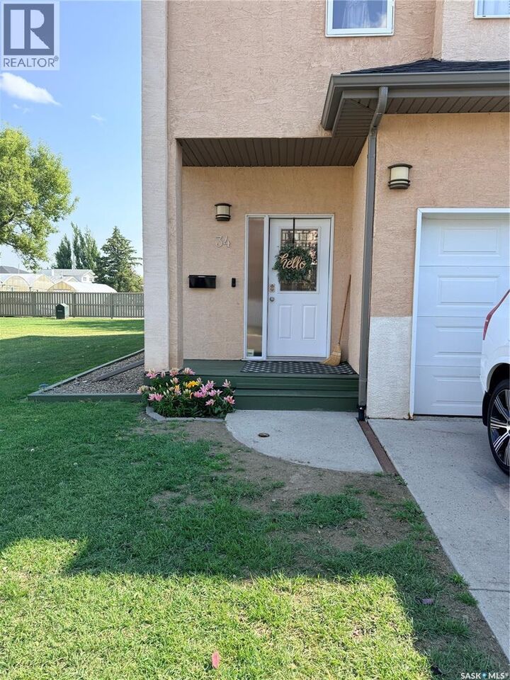 Property Photo: 34 701 McIntosh Street E SK S9H 1H7