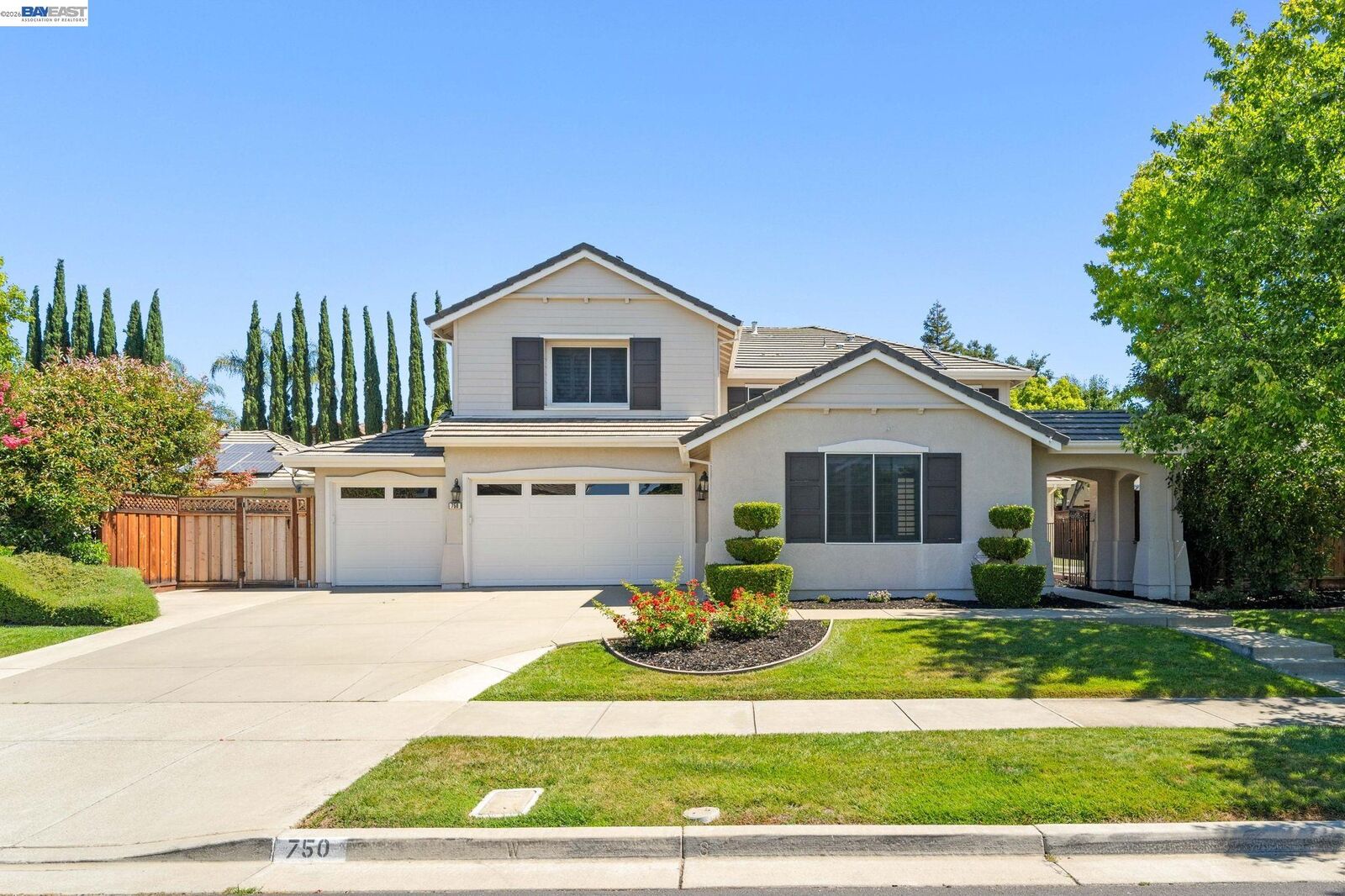 Property Photo: 750 Trinity Hills Ln CA 94550