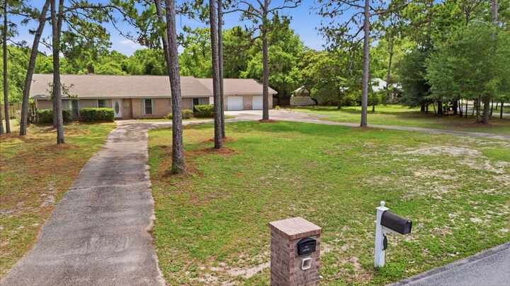Property Photo: 668 Brookhaven Way FL 32578