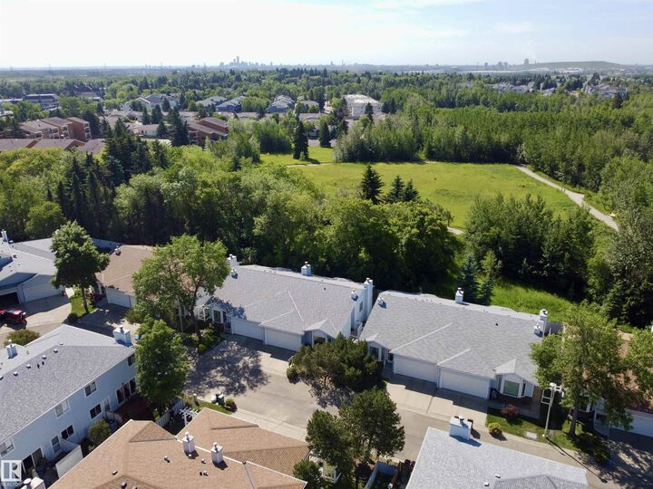 Property Photo: 35 Garden Road 23 AB T8N 5W2