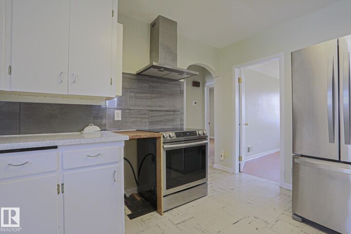 Property Photo: 4921 54 Avenue AB T7Z 1B7